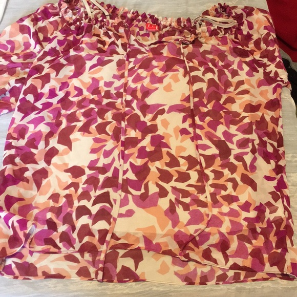 Elle Blouse, size small. - Picture 4 of 4